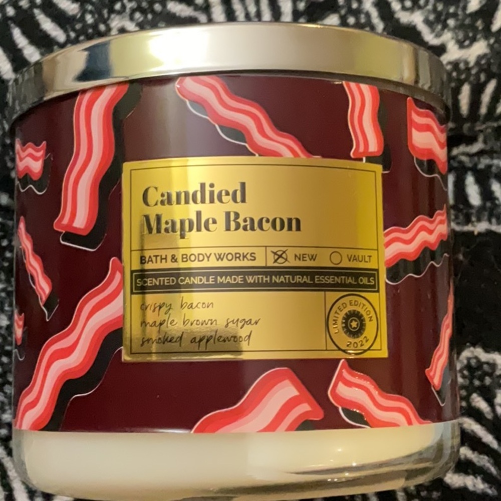 Bath and body works candied maple bacon candle